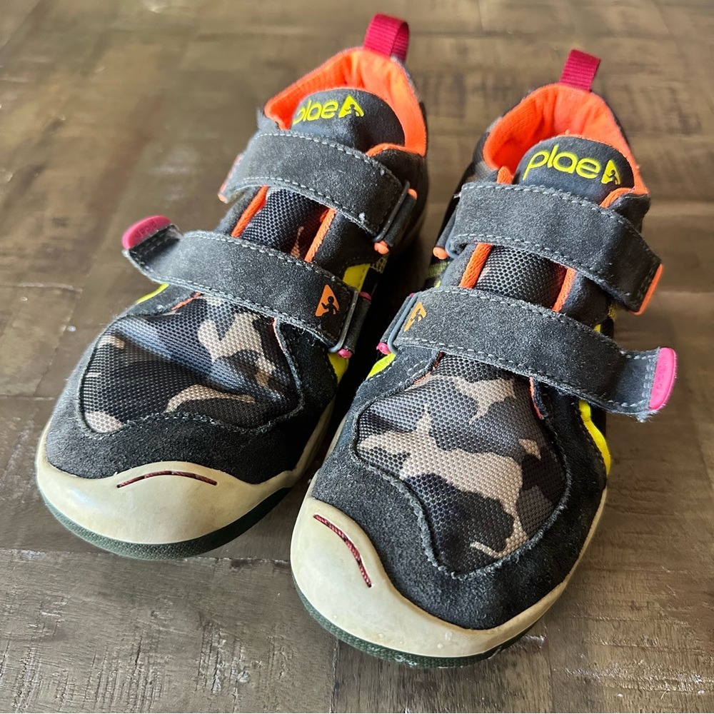 PLAE TY Sneakers Size Kids 3.5 Gray Raven Camo Hook and Eye Closure